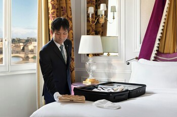 Luxury Suite, 1 King Bed, River View