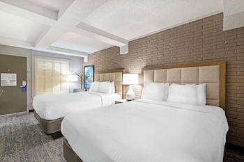 Standard Room, 2 Queen Beds, Non Smoking, Refrigerator