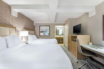 Standard Room, 2 Queen Beds, Non Smoking, Refrigerator