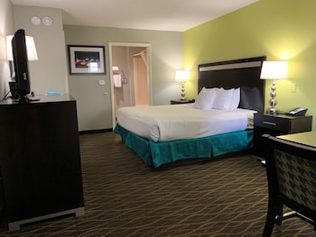 Standard Room, 1 King Bed, Accessible, Smoking