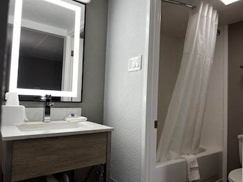 Deluxe Room, 1 King Bed, Accessible, Non Smoking