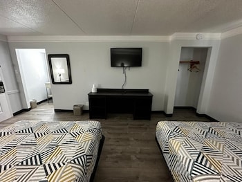 Deluxe Room, 2 Double Beds, Non Smoking, Refrigerator & Microwave