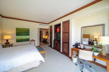 Premium Room, 1 King Bed, Club Lounge Access