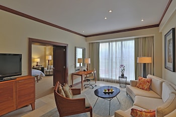 Suite, 1 Bedroom, Club Lounge Access (Pool View)