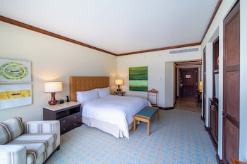 Premium Room, 1 King Bed, Club Lounge Access (Pool View)