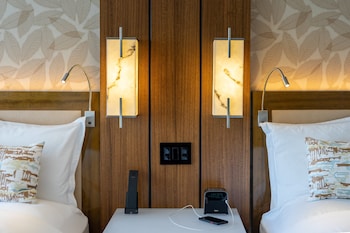 Classic Room, 2 Double Beds, Pool View