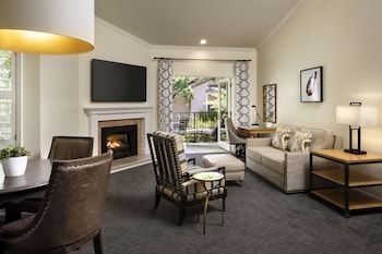 Suite, 1 King Bed, Hot Tub, Garden View (Jack London)