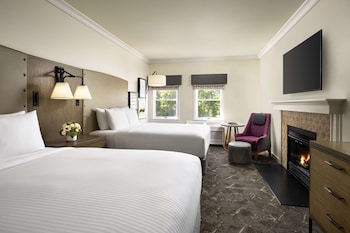 Deluxe Room, 2 Queen Beds, Non Smoking, Fireplace
