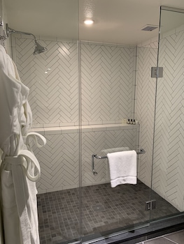 Deluxe Room, 1 King Bed (Hearing and Mobility Accessible)