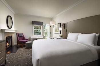 Deluxe Room, 1 King Bed, Non Smoking, Fireplace