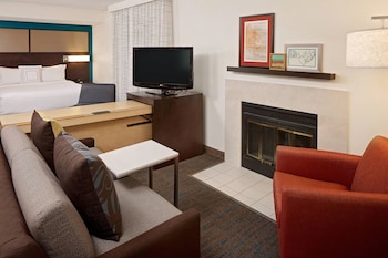 Studio, 1 Queen Bed with Sofa bed (Mobility/Hearing Accessible, Tub)