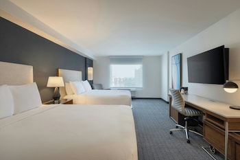 Room, 2 Queen Beds, Non Smoking, City View (Mobility/Hearing Access, Roll-in Shwr)