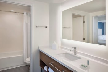 Junior Suite, 1 King Bed with Sofa bed, City View (Hearing Accessible)