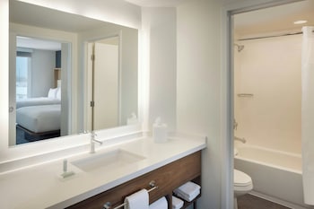 Suite, 1 Bedroom, City View (Hearing Accessible)