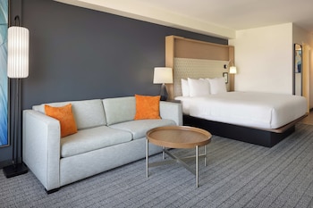 Junior Suite, 1 King Bed with Sofa bed, City View (Hearing Accessible)