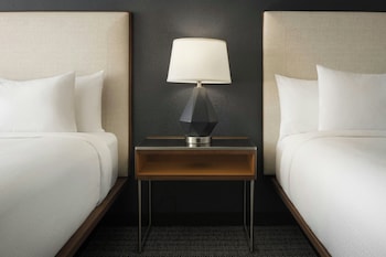 Room, 2 Queen Beds, Non Smoking, City View (Mobility/Hearing Access, Roll-in Shwr)