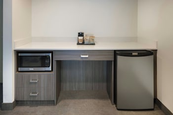 Suite, 1 Bedroom, City View (Hearing Accessible)