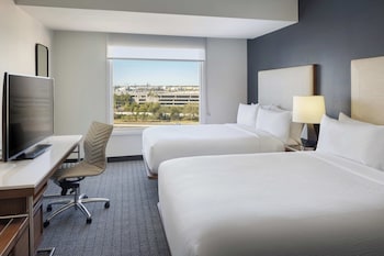 Room, 2 Queen Beds, City View