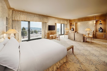 Executive Suite, 1 King Bed (Royal)