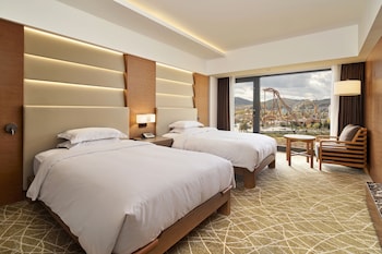 Premium Suite, 2 Twin Beds (Maple)