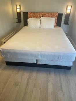Deluxe Room, 1 Queen Bed