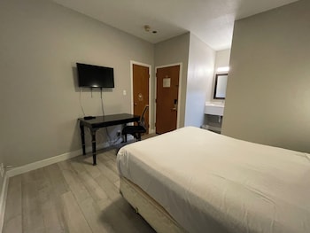 Standard Room, 1 Queen Bed