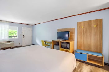 Room, 1 King Bed, Non Smoking