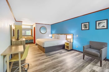 Suite, 1 King Bed, Non Smoking