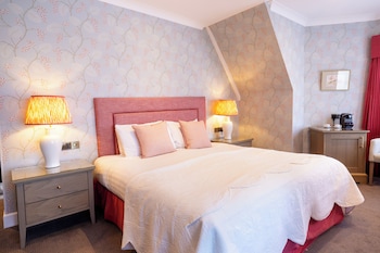 Suite, 1 King Bed, Balcony, Garden View