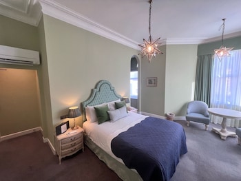 Suite, 1 King Bed, Non Smoking