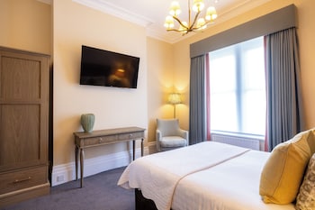 Suite, 1 King Bed, Non Smoking (Shower Only)