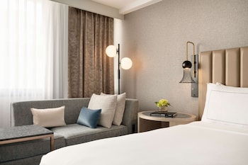 Room, 1 King Bed, Accessible, Bathtub (Hearing)