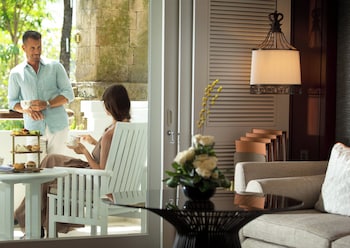 Classic Room, 1 King Bed, Balcony, Garden View