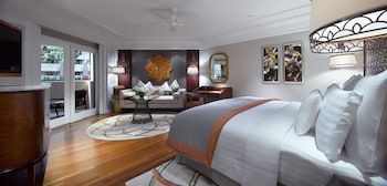 Classic Room, 1 King Bed, Balcony, Garden View