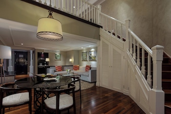 Premium Room, 1 King Bed, Club Lounge Access, Mezzanine (Balcony)
