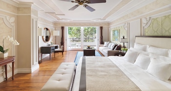 Club Suite, 1 King Bed, Club Lounge Access (Sanctuary)