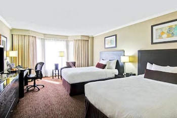 Premier Room, 2 Double Beds (Mid Floor)