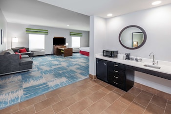 Suite, 1 King Bed, Accessible, Non Smoking