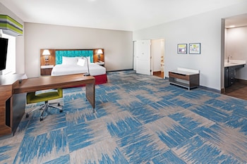 Suite, 1 King Bed, Accessible, Non Smoking