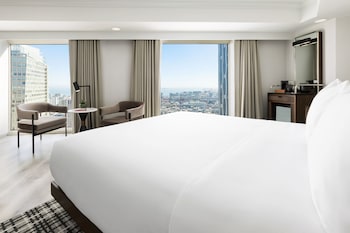 Room, 1 King Bed, Corner