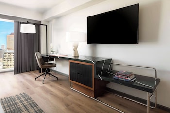 Room, 2 Queen Beds, City View