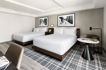 Room, 2 Queen Beds, Bathtub