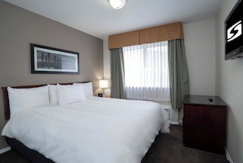 2 Bedroom Suite, 1 King, 1 Queen, Sofa Bed, Kitchen