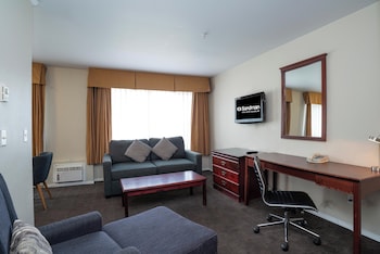 2 Bedroom Suite, 1 King, 1 Queen, Sofa Bed, Kitchen