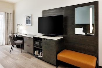 Room, 1 King Bed, Non Smoking, Marina View- With Soaking Tub