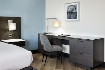 Executive Room, 1 King Bed, Non Smoking, Marina View - With Soaking Tub
