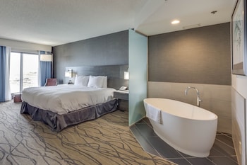 Room, 1 King Bed, Non Smoking, Marina View- With Soaking Tub