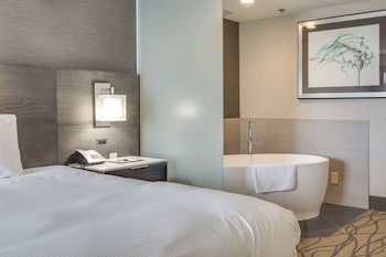 Room, 1 King Bed, Non Smoking, Marina View- With Soaking Tub