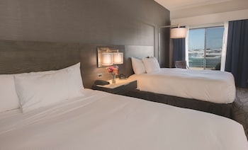 Room, 2 Queen Beds, Non Smoking, Marina View