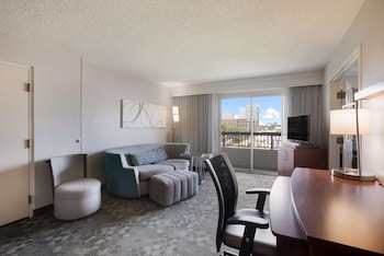 Suite, 1 King Bed with Sofa bed, Accessible (Hearing One Bedroom)